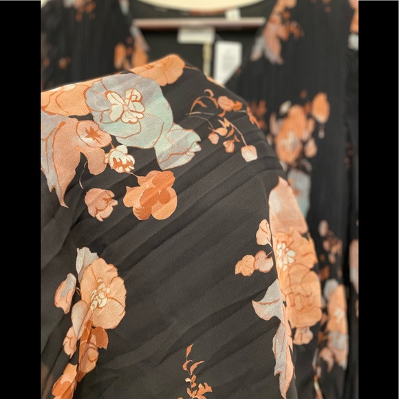 Wilfred Daydreamer V-Neck Dress  Black/ Maplewood - Picture 10 of 10